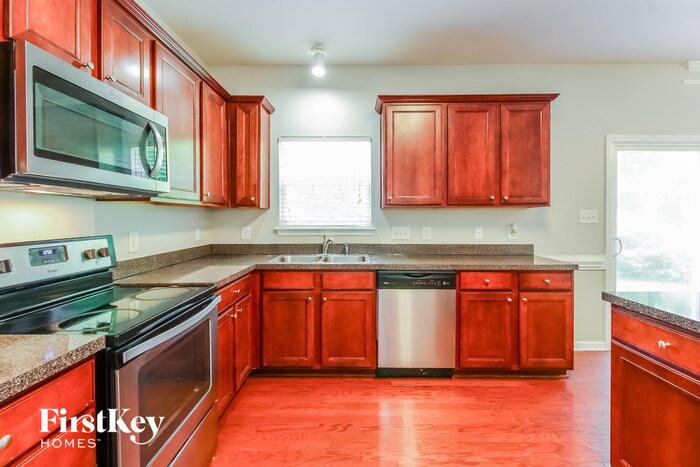 Building Photo - 2456 Ingleside Dr