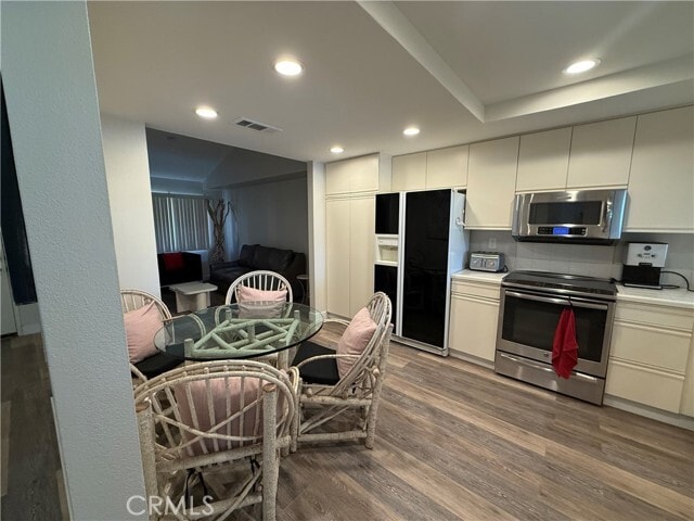 Building Photo - 38613 Wisteria Dr