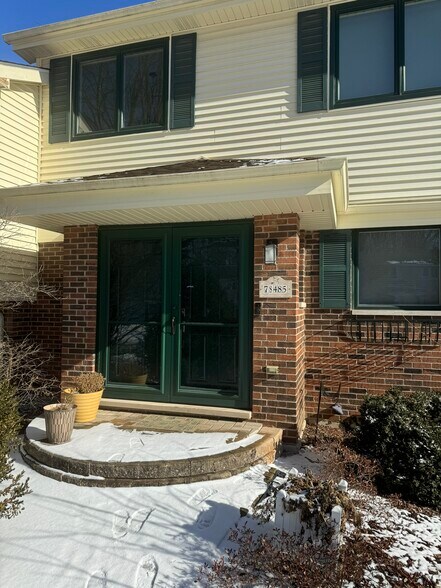 Building Photo - 7S485 Lynn Dr