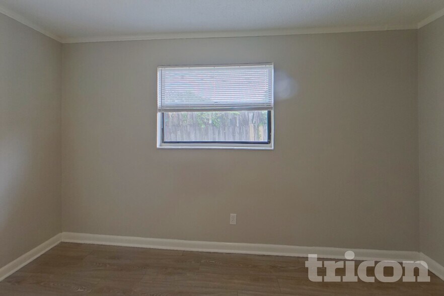 Building Photo - 2703 Arlex Dr E