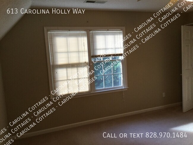 Building Photo - 613 Carolina Holly Way
