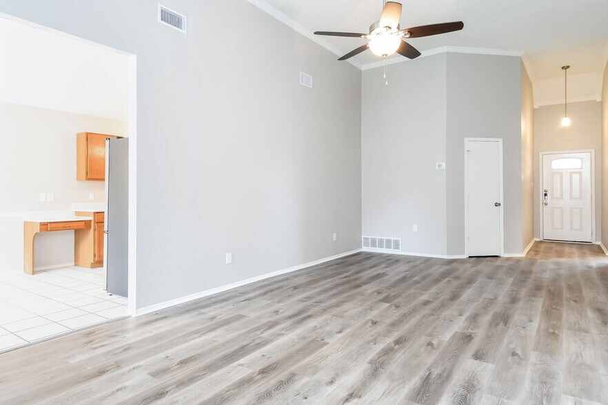 Building Photo - 416 Deauville Dr