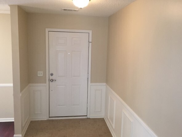 Building Photo - 319 Laurel Hill Cir