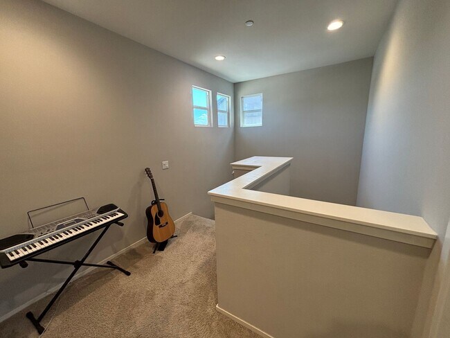 Building Photo - Spacious 3-Bedroom Home with Community Ame...