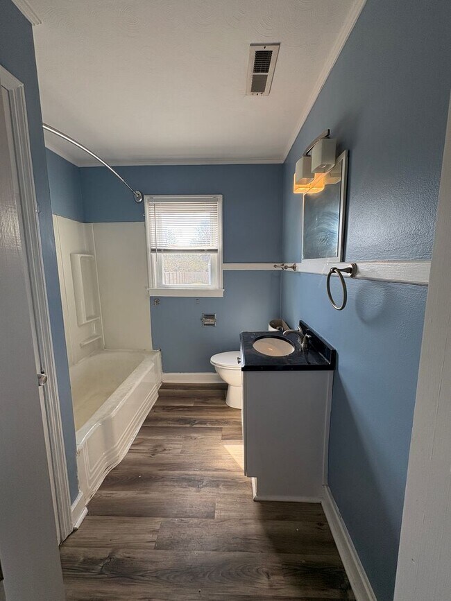 Building Photo - 1303 Collett Ln