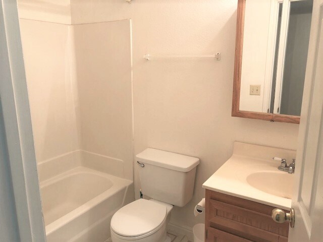 Building Photo - 34 E 700 N