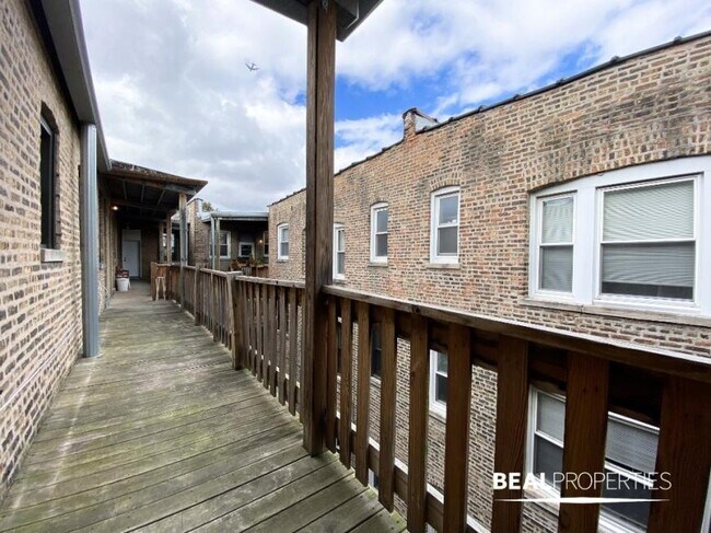 Building Photo - 0 bedroom in CHICAGO IL 60640