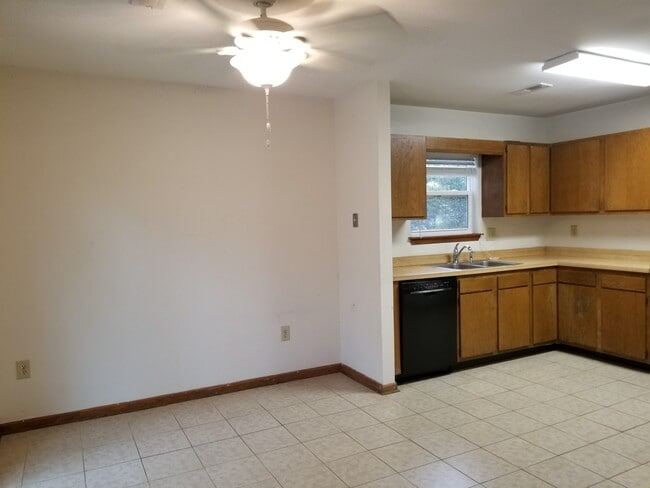 Building Photo - West Ashley Home- Forest Lakes Subdivision