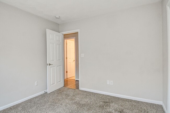 Building Photo - HOUSE FOR RENT