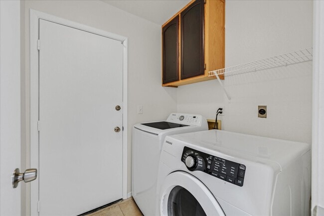 Building Photo - 313 Montcliff Ave