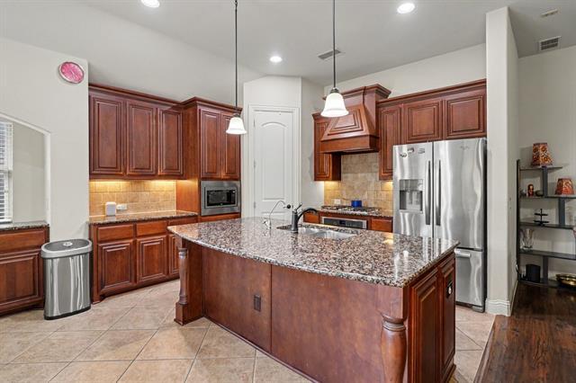Building Photo - 2412 Lynbridge Dr