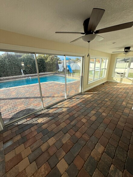 Building Photo - 9429 Laura Anne Dr