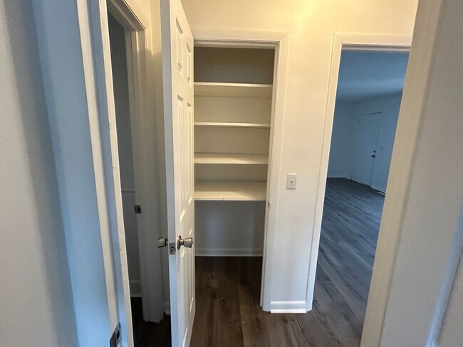 Building Photo - 4758 Trenton Dr