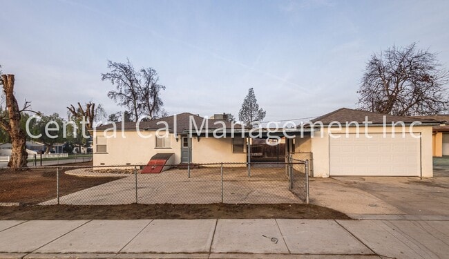 Building Photo - 2 Bedroom, 1 Bath Home - $1595 per month!