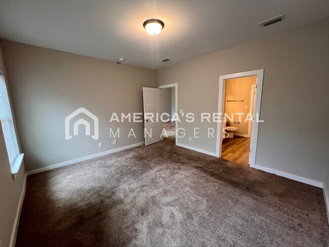 Building Photo - 303 Kennesaw Ave