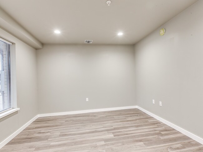Building Photo - 2501 N Blackwelder Ave