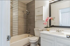Building Photo - 2481 S Xanadu Way