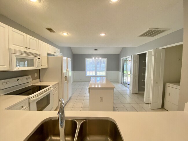 Building Photo - Spacious, Four Bedroom Home in The Farm!