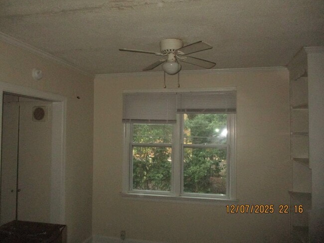 Building Photo - 1415 N Davis St