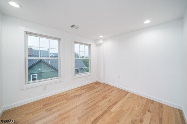 Building Photo - 105 N Fullerton Ave