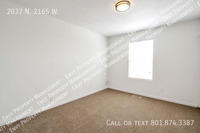 Building Photo - 2037 N 2165 W