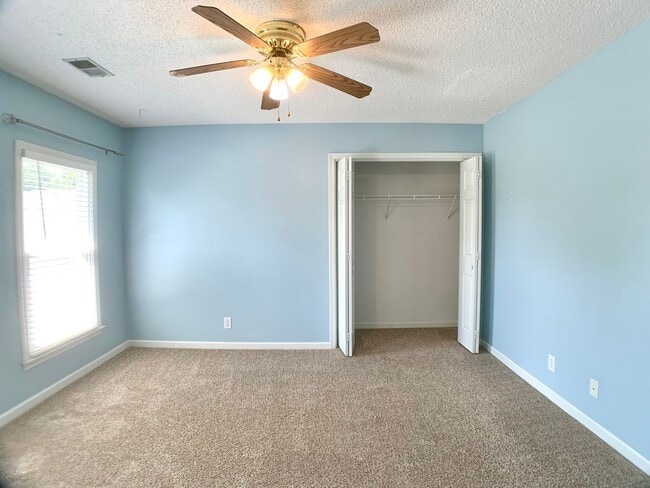 Building Photo - 141 Lyme Dr