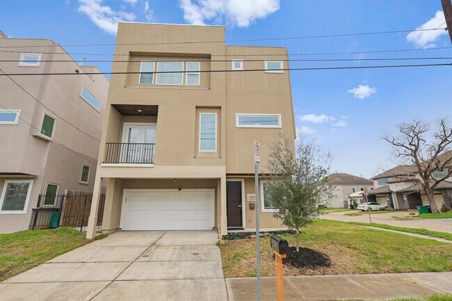 Building Photo - 6415 Bowling Green St