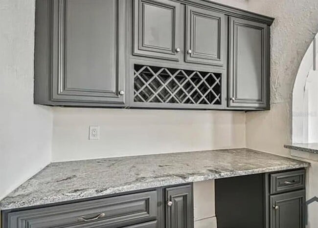 Building Photo - 1913 W Lemon St