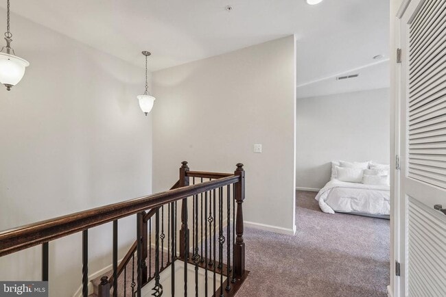 Building Photo - 615 River Mist Dr