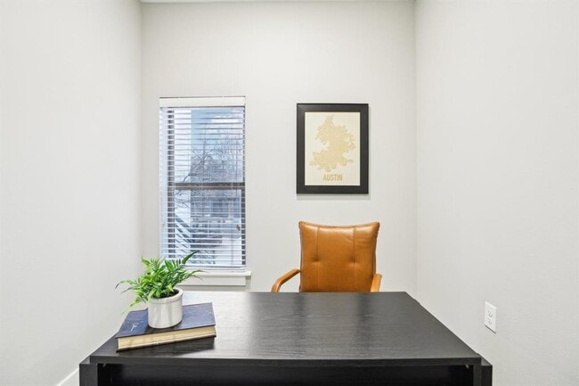 Building Photo - 2505 Thornton Rd