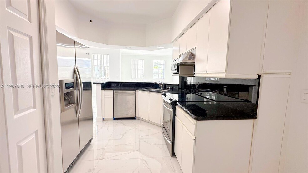 Building Photo - 3255 NE 184th St