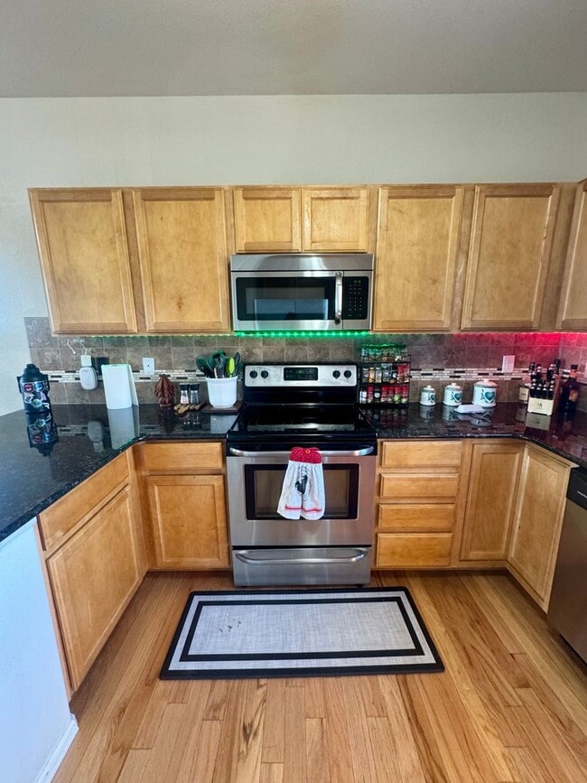 Building Photo - Gorgeous 3 bed/2.5 bath home with 3-CAR TANDEM GARAGE in Painted Sky