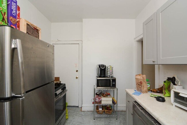 Building Photo - 4400 N Racine Ave