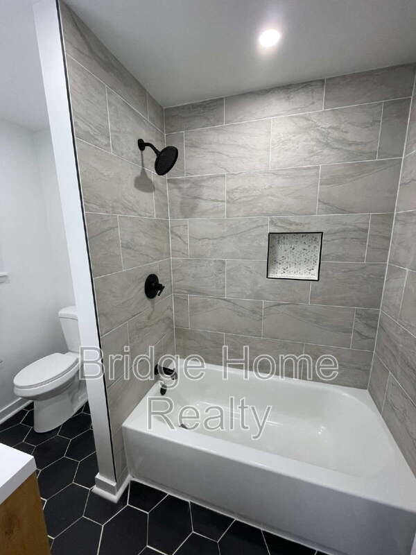 Building Photo - 107 Shoup St