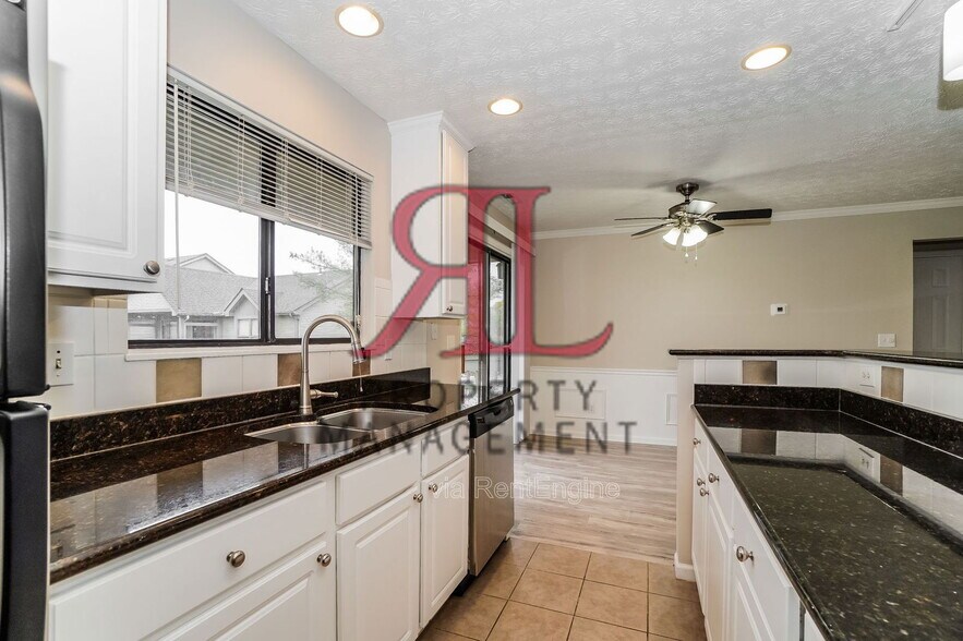 Building Photo - 2733 Greystone Dr