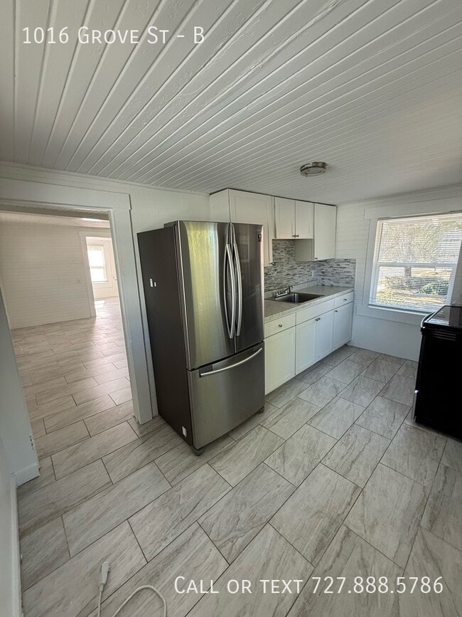 Building Photo - 1016 Grove St