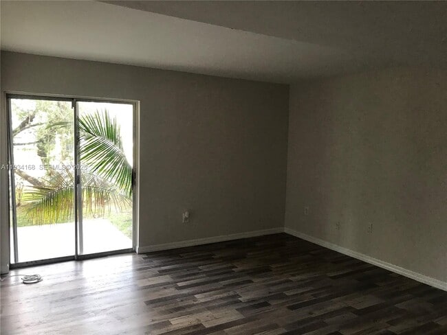 Building Photo - 9355 Fontainebleau Blvd