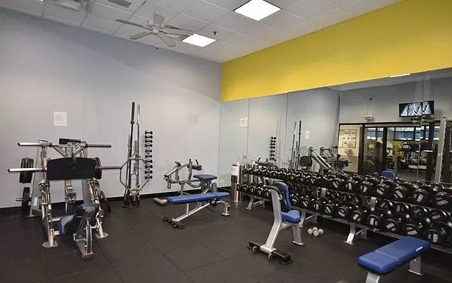 weight room - 7004 Boulevard E