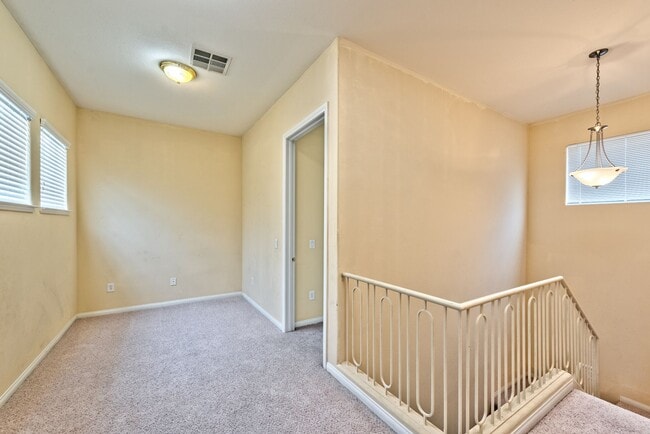 Building Photo - 220 Lorryn Ln