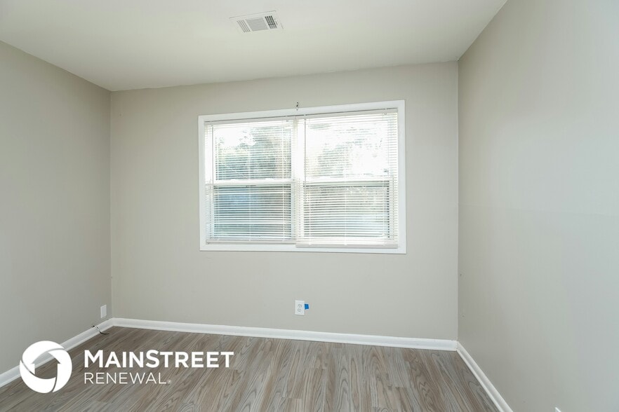 Building Photo - 145 Clement Way SW