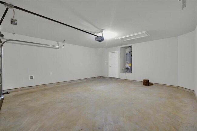 Building Photo - 8003 Dauntless Dr