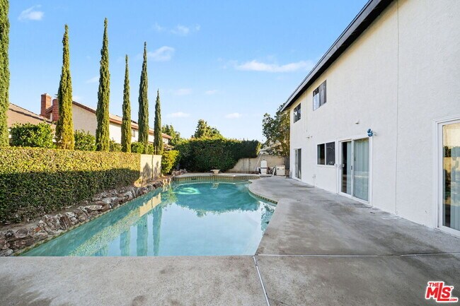 Building Photo - 243 Blanquita Way