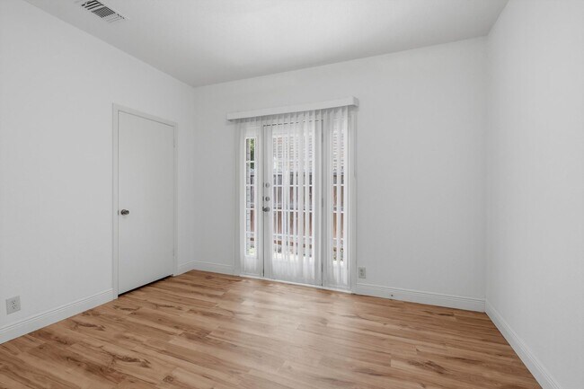 Building Photo - Spacious 4/2.5 in Northwest Crossing