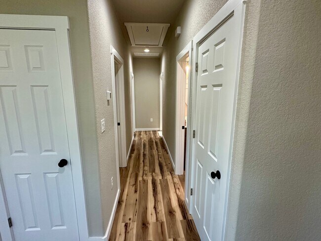 Building Photo - 1518 Sioux Trail