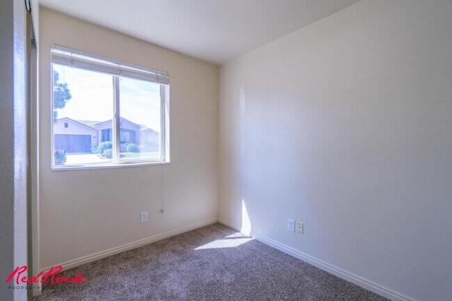 Building Photo - 35 E 600 S