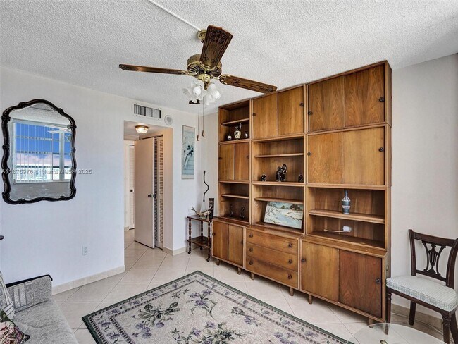 Building Photo - 1833 S Ocean Dr