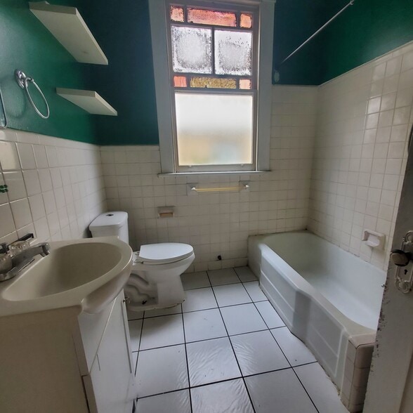 Building Photo - 6330 Annunciation St