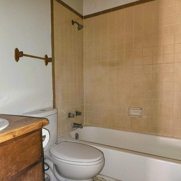 Building Photo - 516 Lewis Ave SE