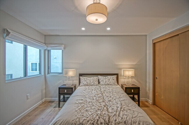 Building Photo - NEWER, LUXURIOUS & MODERN, 2920 SQ FT HOME W/ HIGH END DETAILS, AMAZING DECK/BALCONY SPACE, 2-CAR...