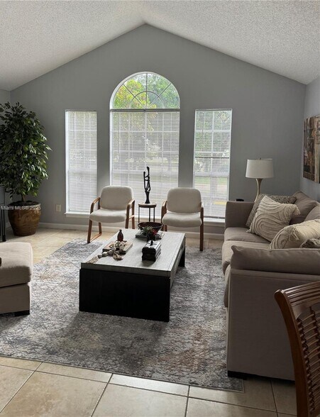 Primary Photo - 1165 Crystal Way